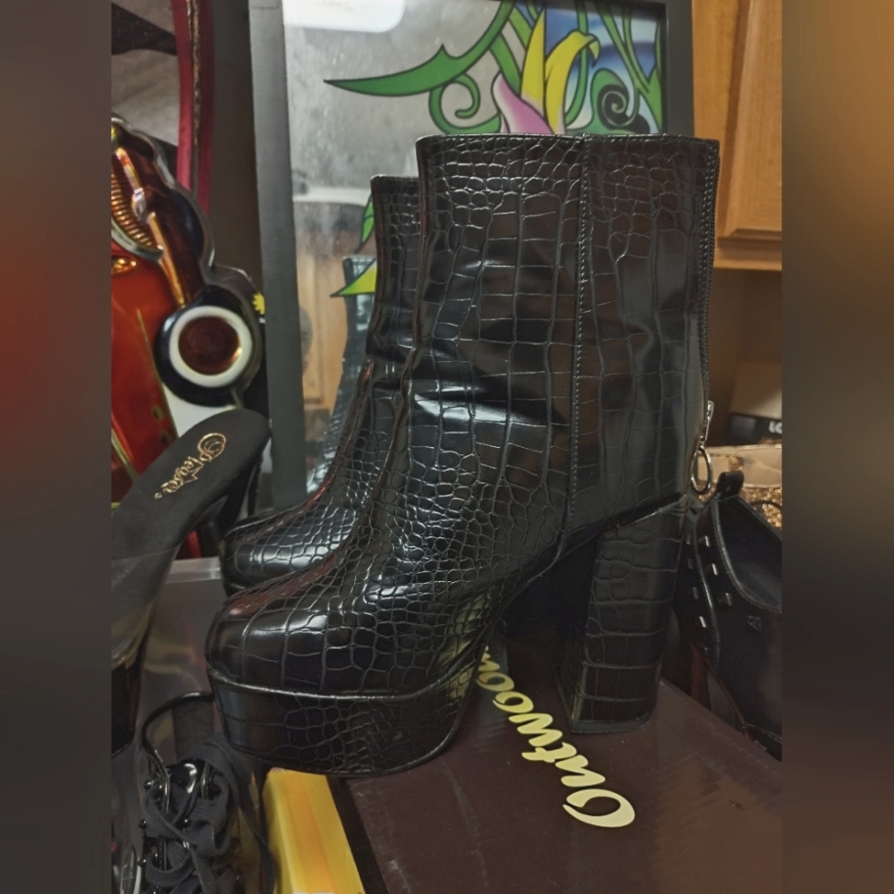 Ladies boots
